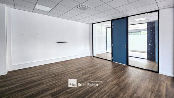 Bureaux à louer à Dardilly dans parc tertiaire avec visibilité autoroute