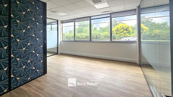 Bureaux à louer à Dardilly dans parc tertiaire avec visibilité autoroute