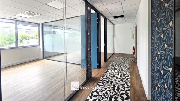 Bureaux à louer à Dardilly dans parc tertiaire avec visibilité autoroute