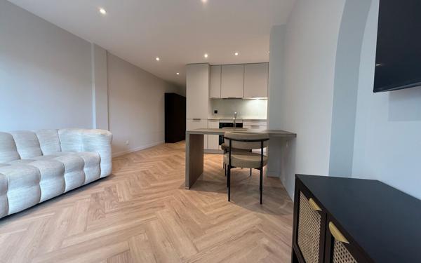 Appartement à vendre    3 pièces • 50,52 m2 Saint-Raphaël