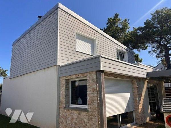 AGON-COUTAINVILLE - Élégance & Modernité
Découvrez cette superbe maison contemporaine de 2020 ...