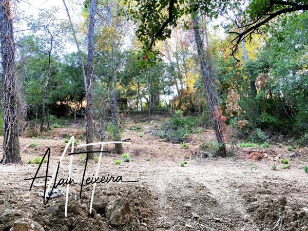 Terrain 1882 m², emprise 10%