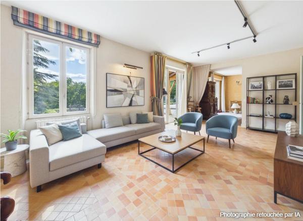 Propriété de 313 m 2 à Nouaille Maupertuis , 7 chambres, logement indépendant,  grand parc , garage