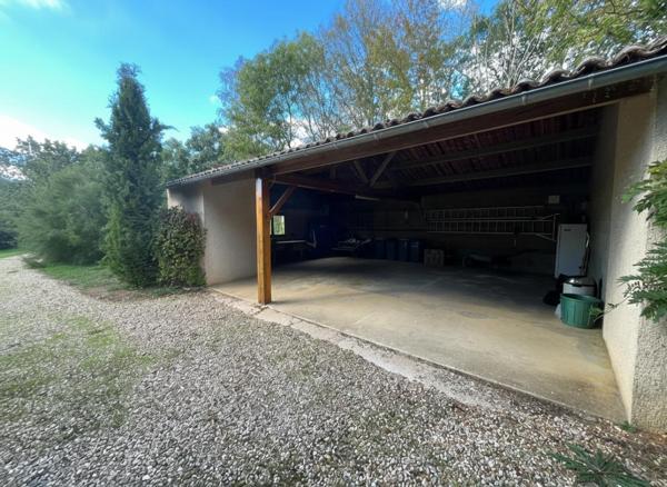 Propriété de 313 m 2 à Nouaille Maupertuis , 7 chambres, logement indépendant,  grand parc , garage