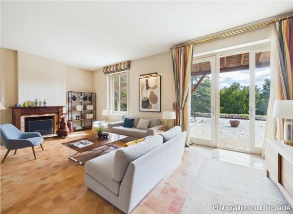 Propriété de 313 m 2 à Nouaille Maupertuis , 7 chambres, logement indépendant,  grand parc , garage