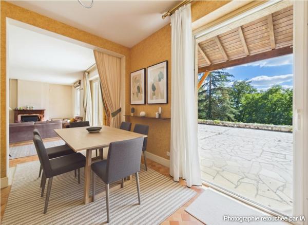 Propriété de 313 m 2 à Nouaille Maupertuis , 7 chambres, logement indépendant,  grand parc , garage