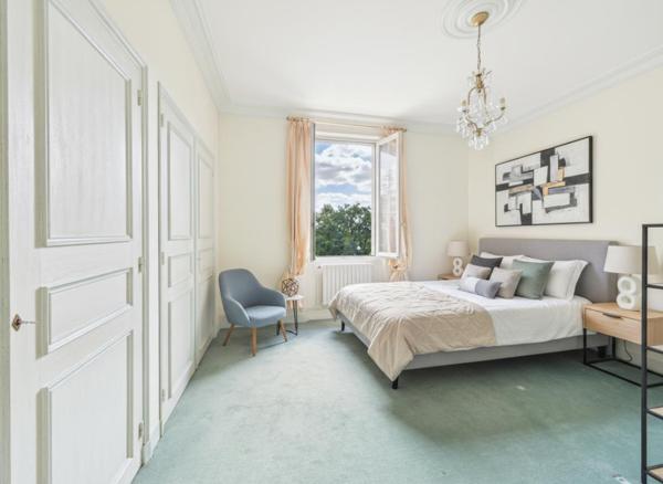 Propriété de 313 m 2 à Nouaille Maupertuis , 7 chambres, logement indépendant,  grand parc , garage