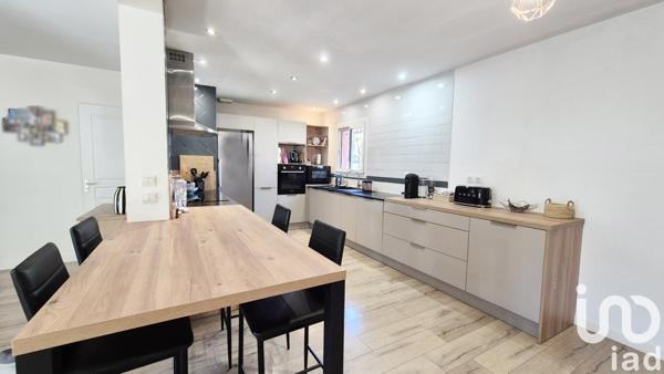 Maison à vendre 6 pièces 170 m² Le Puy-Sainte-Réparade