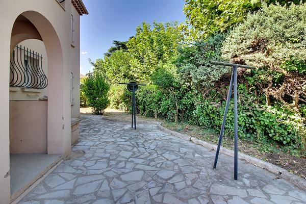 A LOUER EN EXCLUSIVITE  A PARTIR DU 15/09 BAS DE VILLA DE  78,40 M²