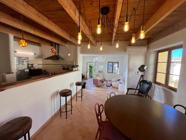 Jolie Maison de village 120 m2, 3 chambres piscine