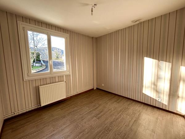 VILLA INDEPENDANTE A VENDRE A 15 MINUTES DE FOIX