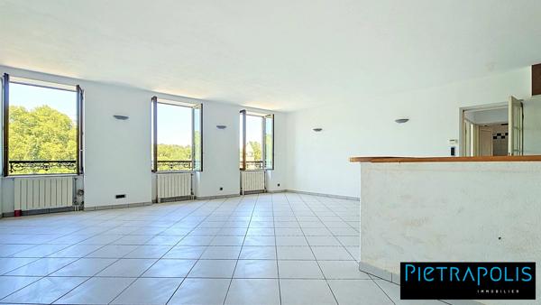 DERNIER ETAGE - T3 de 80 m² - Vue Ile Barbe