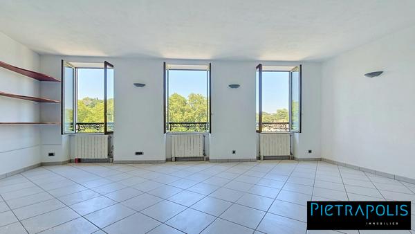 DERNIER ETAGE - T3 de 80 m² - Vue Ile Barbe