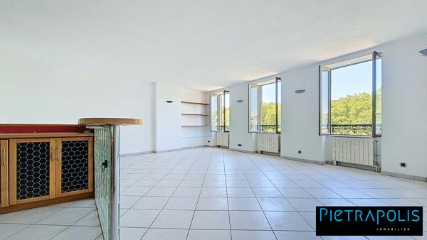 DERNIER ETAGE - T3 de 80 m² - Vue Ile Barbe