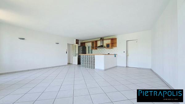 DERNIER ETAGE - T3 de 80 m² - Vue Ile Barbe