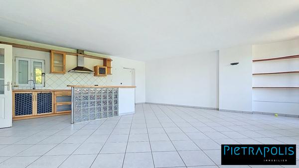 DERNIER ETAGE - T3 de 80 m² - Vue Ile Barbe