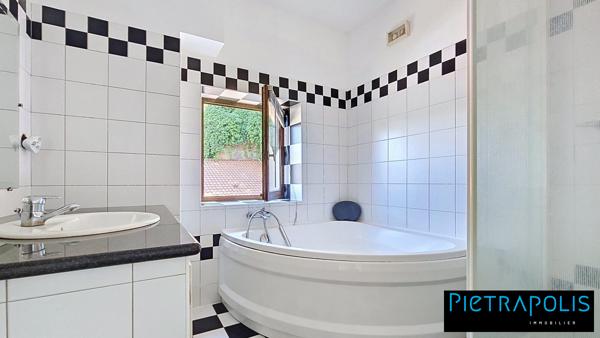 DERNIER ETAGE - T3 de 80 m² - Vue Ile Barbe