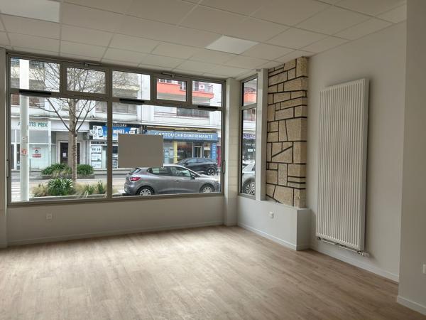 Bureaux à louer centre ville Saint Nazaire local rénové lumineux 150 m2