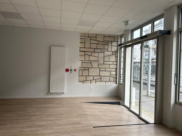 Bureaux à louer centre ville Saint Nazaire local rénové lumineux 150 m2