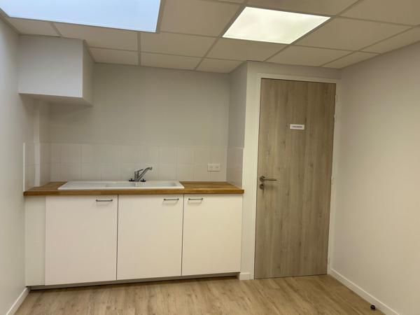 Bureaux à louer centre ville Saint Nazaire local rénové lumineux 150 m2