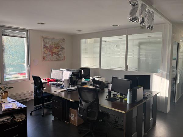 A LOUER - MADELEINE -CENTRE VILLE- BUREAUX