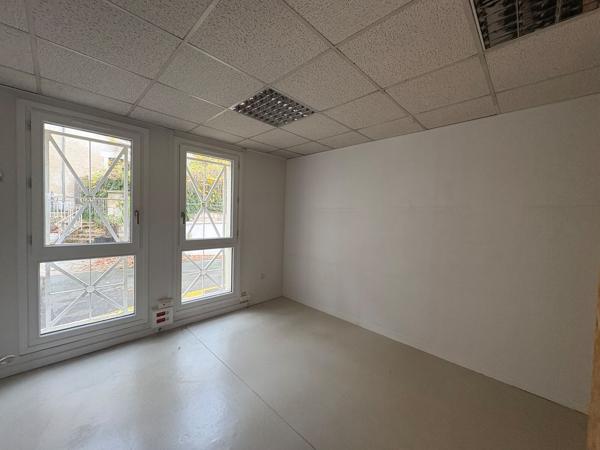 Bureaux de 197 m² en rez-de-chaussée - Vue Loire à Orléans (Châtelet)