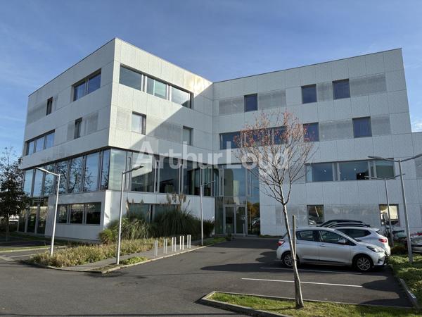 Bureaux à louer à Villeneuve d'Ascq éco-performants et parking sur site