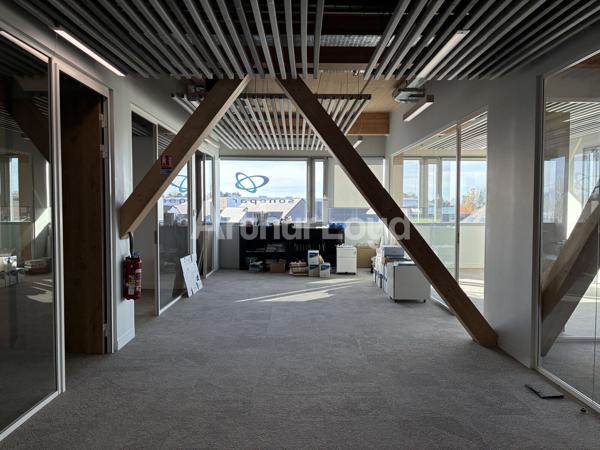Bureaux à louer à Villeneuve d'Ascq éco-performants et parking sur site