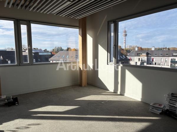 Bureaux à louer à Villeneuve d'Ascq éco-performants et parking sur site