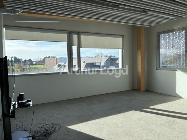 Bureaux à louer à Villeneuve d'Ascq éco-performants et parking sur site