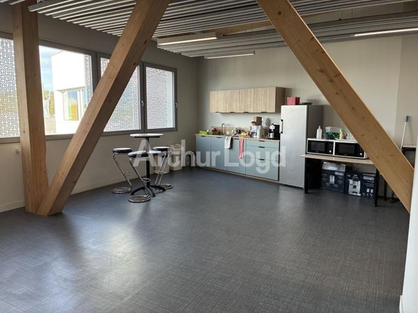 Bureaux à louer à Villeneuve d'Ascq éco-performants et parking sur site