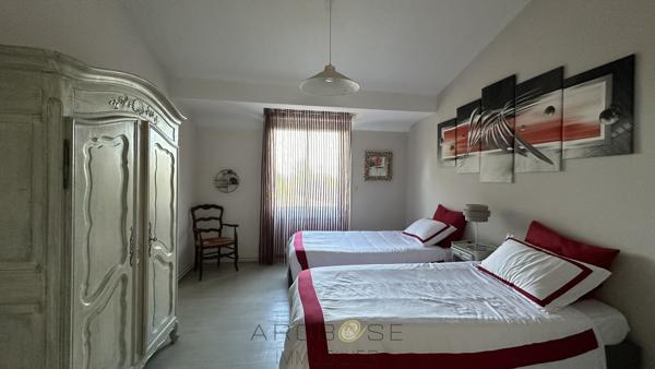 Maison bourgeoise en pierre , belles prestations .