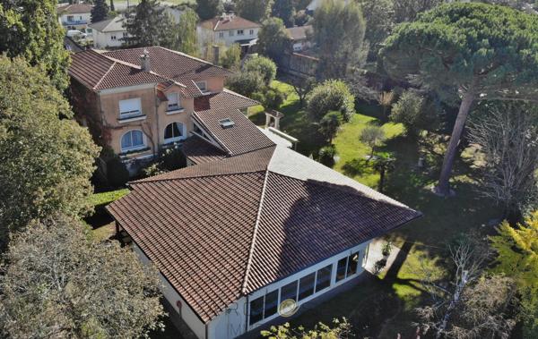 Maison bourgeoise en pierre , belles prestations .