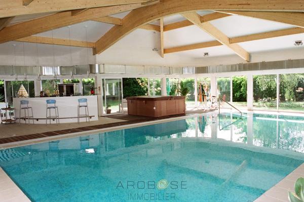 Maison bourgeoise en pierre , belles prestations .
