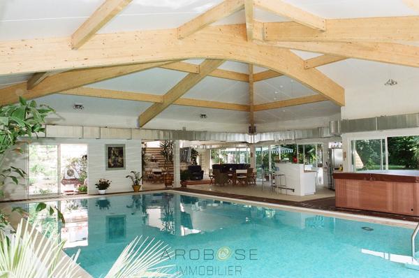 Maison bourgeoise en pierre , belles prestations .