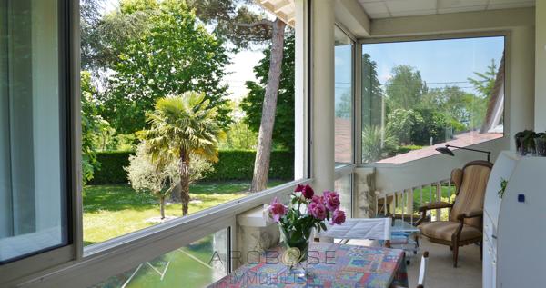 Maison bourgeoise en pierre , belles prestations .