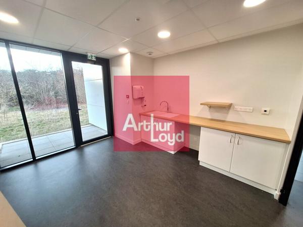 CHATEL GUYON A VENDRE BUREAUX - BATIMENT INDEPENDANT- 414M²