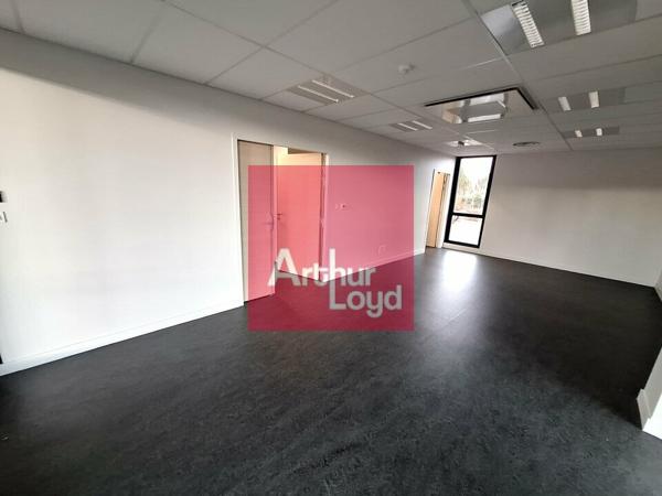 CHATEL GUYON A VENDRE BUREAUX - BATIMENT INDEPENDANT- 414M²
