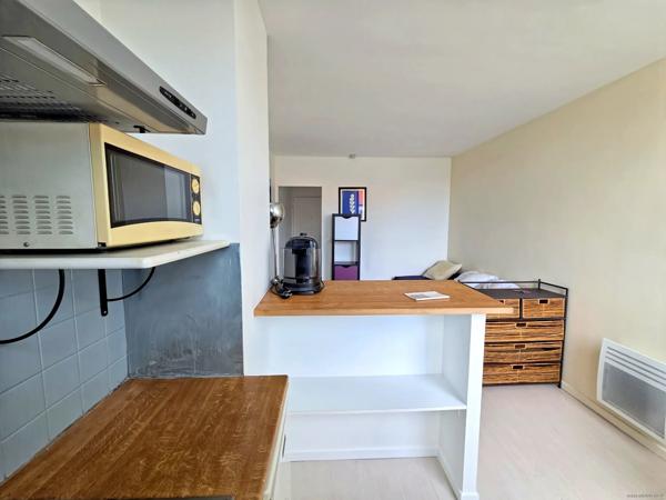 Beau studio meublé dernier étage