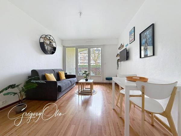 Appartement 2 pièces + place de parking privative