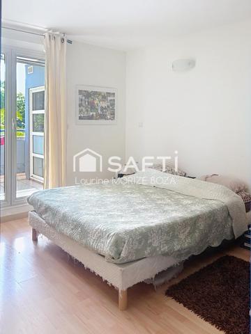 Duplex T3 dans résidence avec piscine et parking.