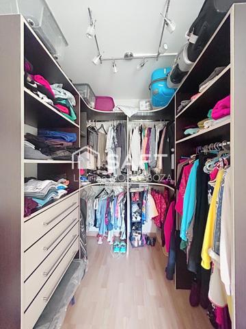 Duplex T3 dans résidence avec piscine et parking.