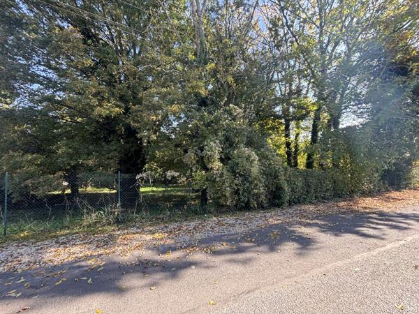 Villiers-sur-Morin (77580) Terrain à bâtir - 2 048m2