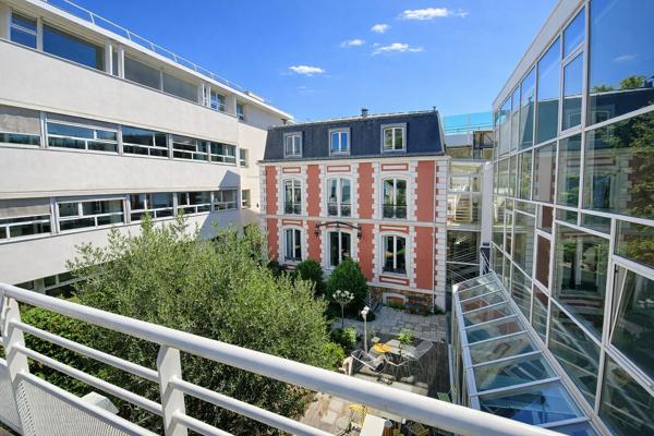 Immeuble exceptionnel de bureaux à acquérir à St Cloud, jardins et terrasses privatifs - Rare sur le secteur