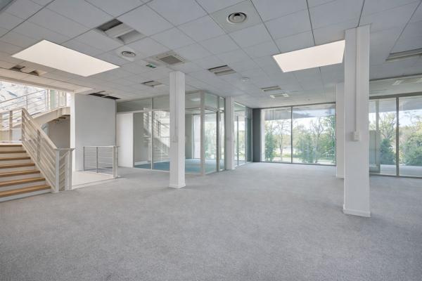 Immeuble exceptionnel de bureaux à acquérir à St Cloud, jardins et terrasses privatifs - Rare sur le secteur