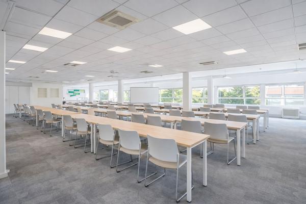 Immeuble exceptionnel de bureaux à acquérir à St Cloud, jardins et terrasses privatifs - Rare sur le secteur