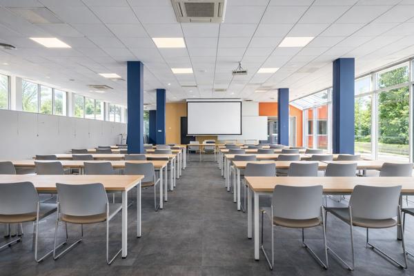Immeuble exceptionnel de bureaux à acquérir à St Cloud, jardins et terrasses privatifs - Rare sur le secteur