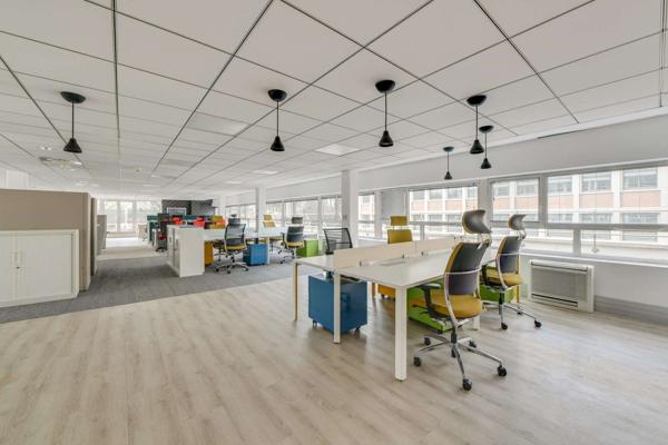 Immeuble exceptionnel de bureaux à acquérir à St Cloud, jardins et terrasses privatifs - Rare sur le secteur