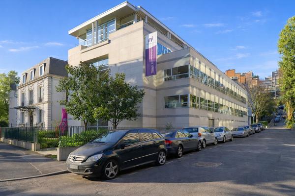 Immeuble exceptionnel de bureaux à acquérir à St Cloud, jardins et terrasses privatifs - Rare sur le secteur