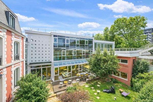 Immeuble exceptionnel de bureaux à acquérir à St Cloud, jardins et terrasses privatifs - Rare sur le secteur